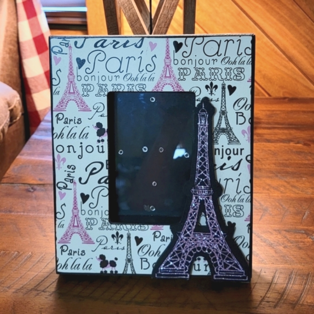 **PRICE DROP** Paris Eiffel Tower picture frame for a 4"×6" photo